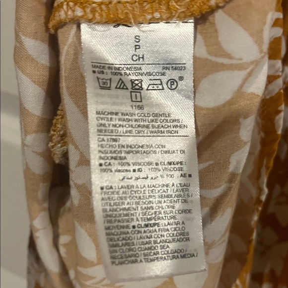 Old Navy floral shorts romper - Size Small - Picture 6 of 7